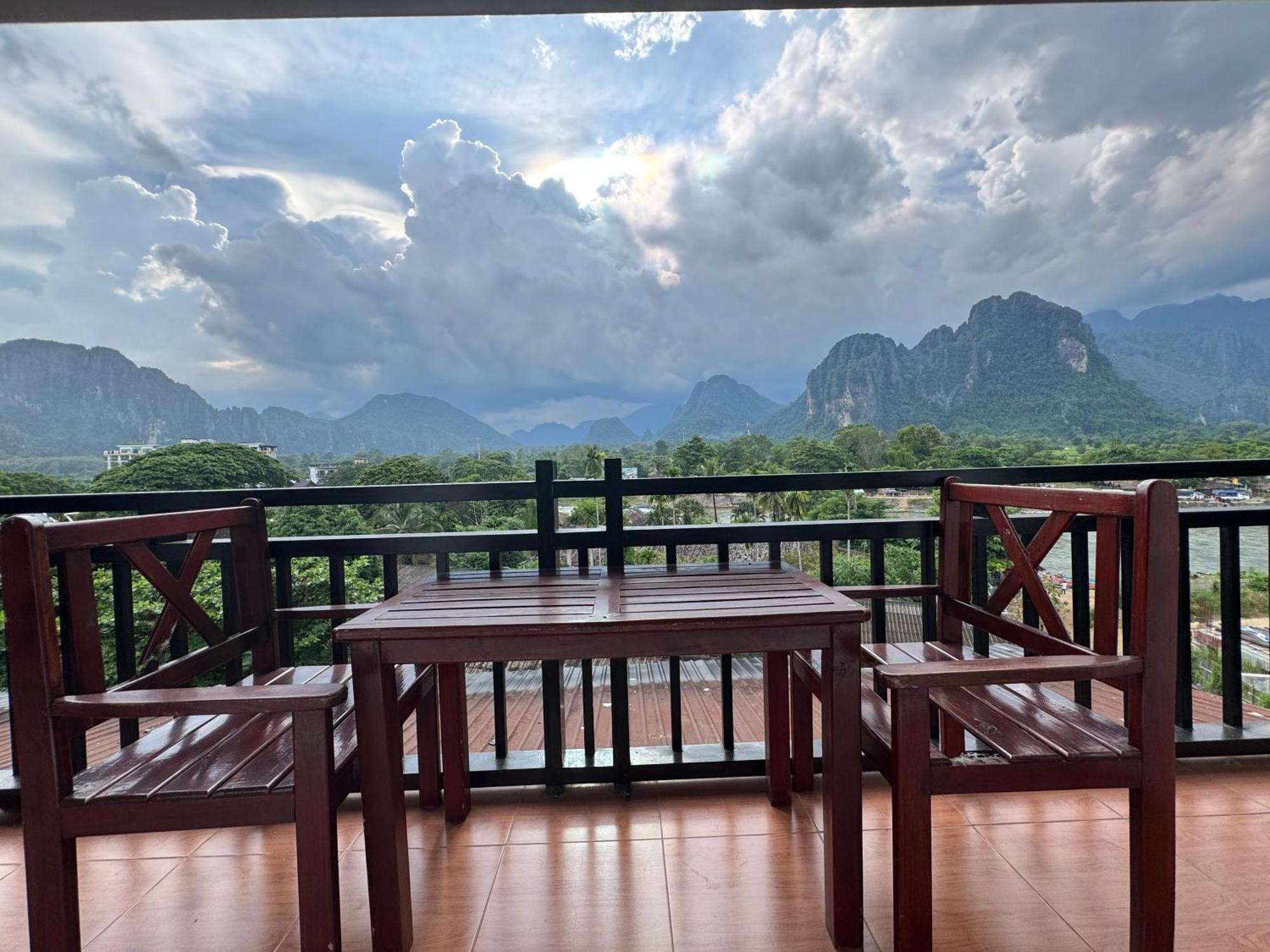Vang Vieng Backpackers Hostel Exteriör bild